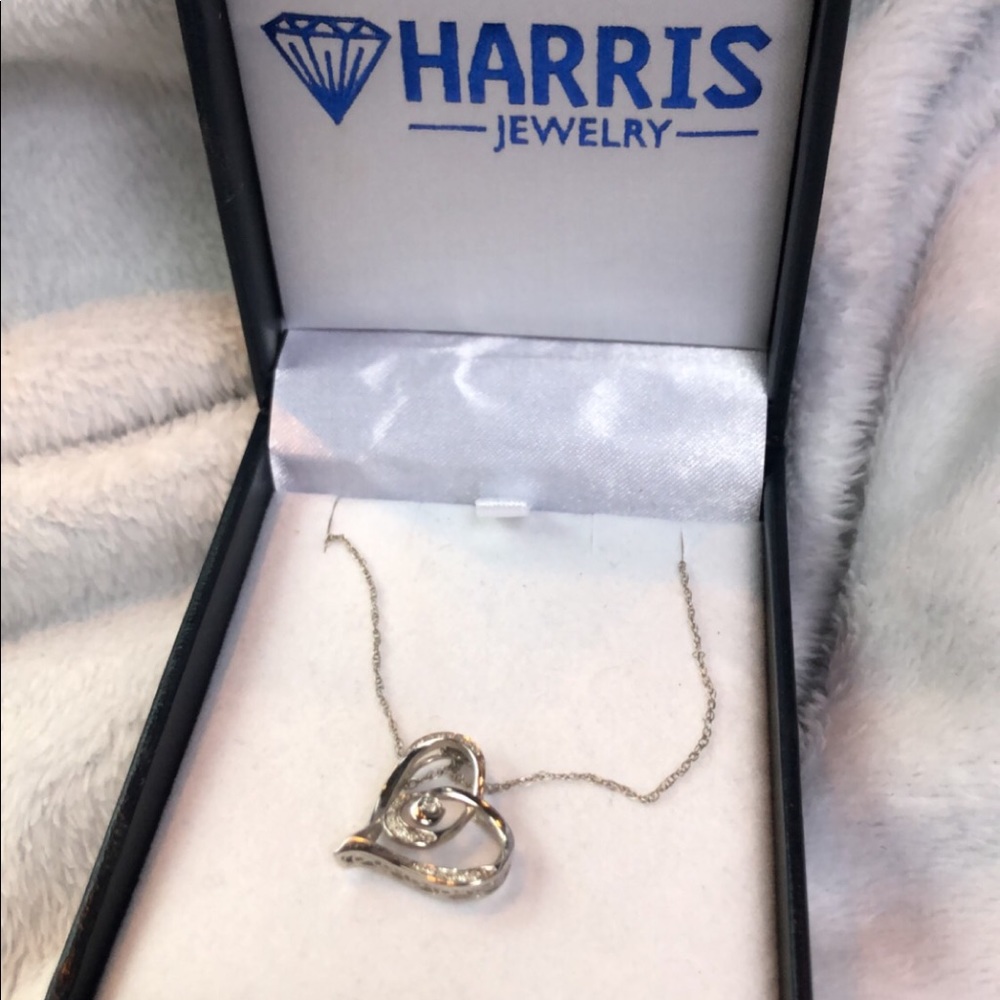 10 k white gold necklace